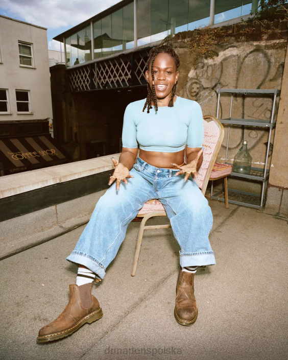 obuwie ciemnobrązowy szalony koń F28B43 Buty chelsea ze skóry Crazy Horse w kolorze żółtym ze ściegiem 2976 dla obu płci Dr. Martens