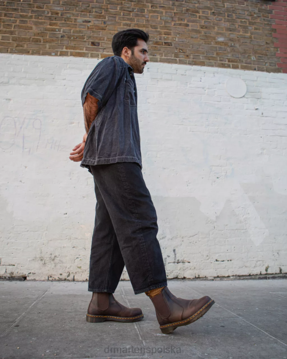 obuwie ciemnobrązowy szalony koń F28B43 Buty chelsea ze skóry Crazy Horse w kolorze żółtym ze ściegiem 2976 dla obu płci Dr. Martens