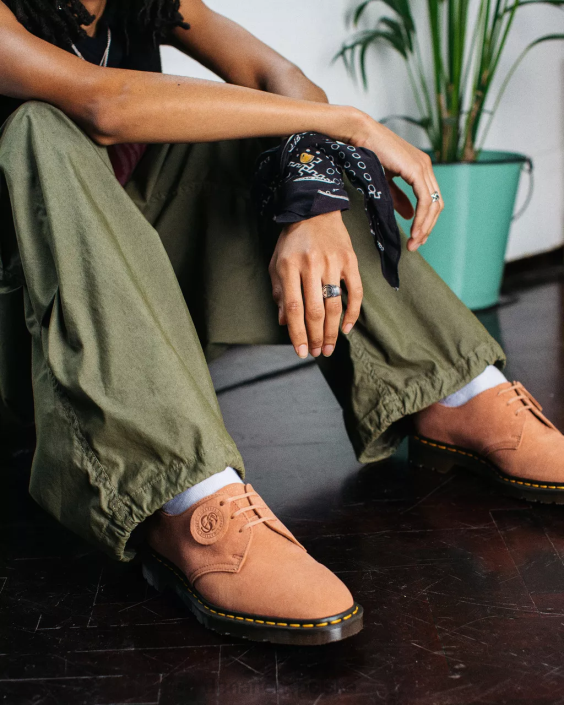 obuwie różowy F28B320 1461 wykonane w Anglii buty oxford ze skóry nubukowej dla obu płci Dr. Martens