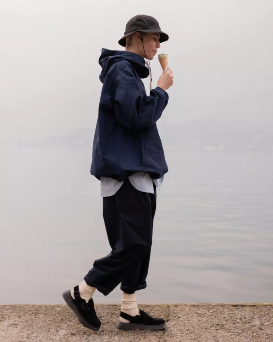 obuwie czarny F28B343 jorge wykonane w Anglii zamszowe pantofle dla obu płci Dr. Martens