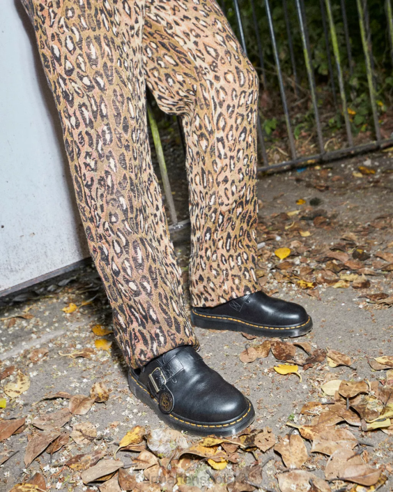 obuwie czarny F28B347 jorge wykonane w Anglii skórzane klapki bez pięty dla obu płci Dr. Martens