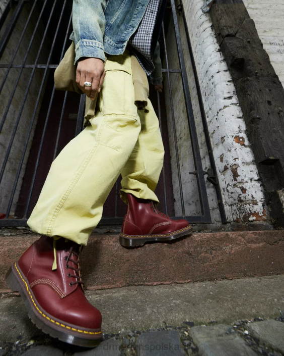 obuwie czerwony kilon F28B69 Sznurowane buty vintage 1460, wyprodukowane w Anglii dla obu płci Dr. Martens