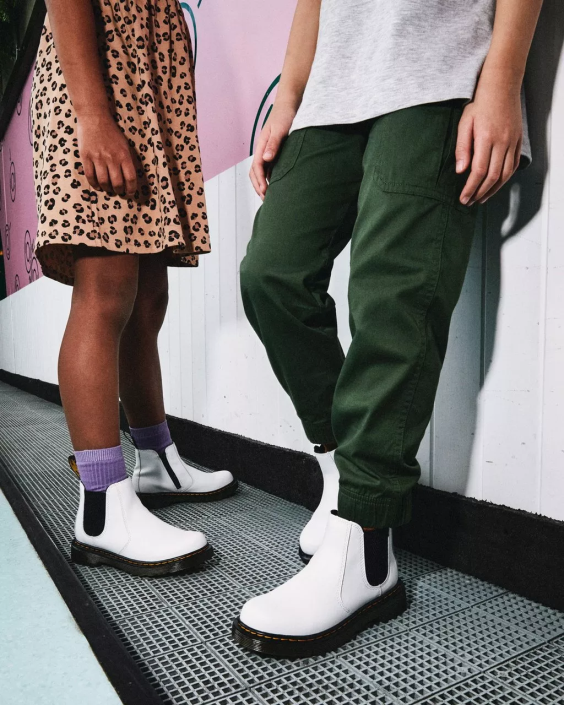 obuwie biały romario F28B455 Skórzane buty Chelsea Junior 2976 Dzieci Dr. Martens