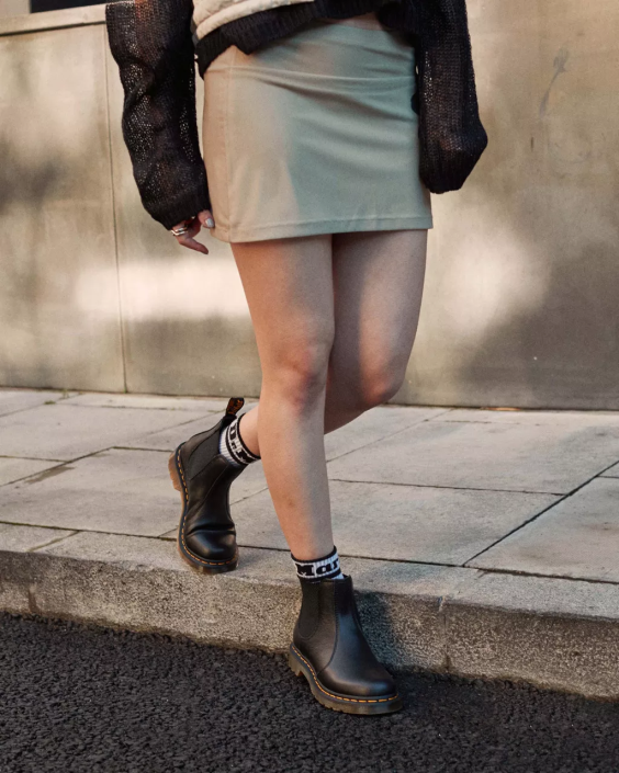 obuwie czarna Wirginia F28B37 Skórzane buty Chelsea 2976 kobiety Dr. Martens