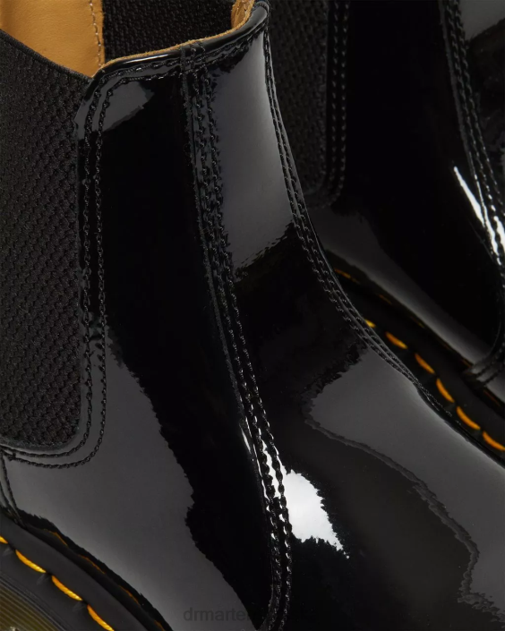 obuwie czarna lampa Lucido i patentowa F28B49 Buty chelsea ze skóry lakierowanej 2976 kobiety Dr. Martens