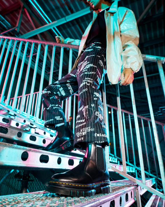 obuwie czarny polerowany gładki F28B175 Rikard buty Chelsea z polerowanej gładkiej skóry kobiety Dr. Martens