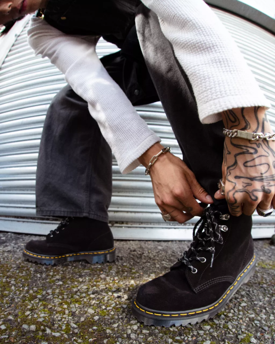 obuwie Czarny zamsz cielęcy Repello mb F28B176 Zamszowe botki za kostkę wyprodukowane w Anglii, nr 101 kobiety Dr. Martens