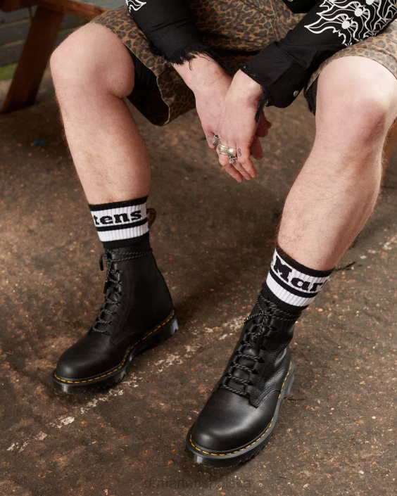 obuwie czarna sechura i atakama F28B384 Buty ghillie o wartości 1460 pascalów wykonane w Anglii kobiety Dr. Martens