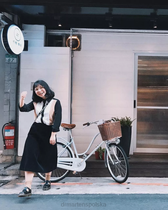 obuwie czarny gładki F28B335 Polley z gładkiej skóry Mary Janes kobiety Dr. Martens