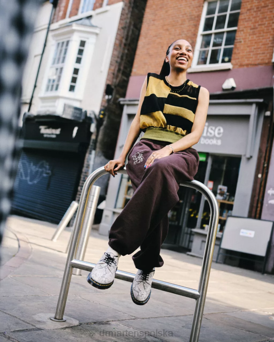 obuwie Zamsz w kolorze piaskowo-czarnym z nadrukiem pytona F28B315 Zamszowe buty oxford 2046 z motywem węża kobiety Dr. Martens