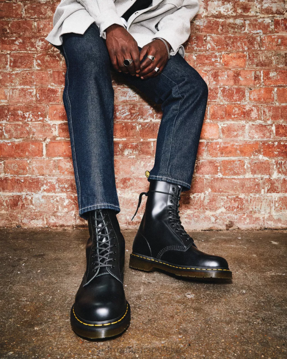 obuwie czarny gładki F28B360 1490 gładkie skórzane buty do połowy łydki kobiety Dr. Martens