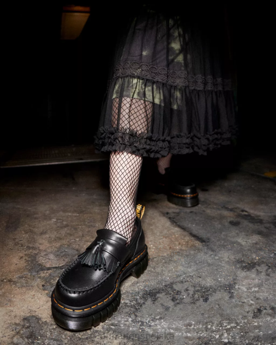 obuwie czarna nappa lux F28B369 Mokasyny na platformie Audrick Nappa lux kobiety Dr. Martens