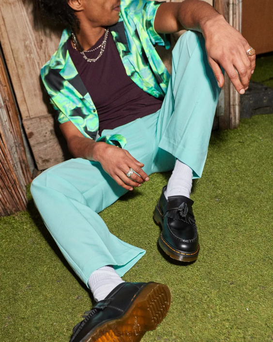 obuwie czarny gładki F28B367 Skórzane mokasyny z frędzlami Adriana w kolorze żółtym kobiety Dr. Martens