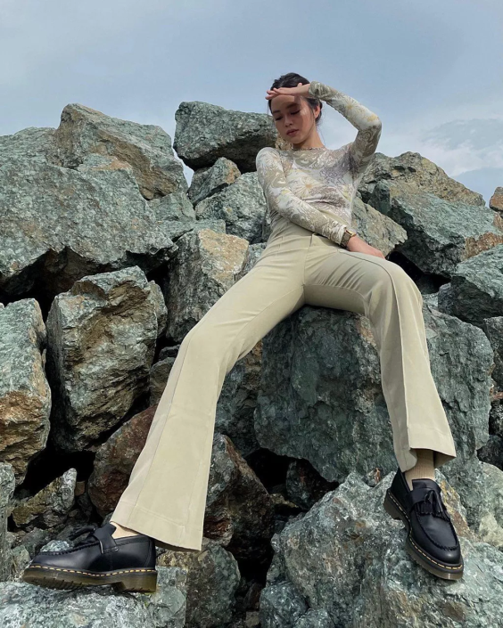 obuwie czarny gładki F28B367 Skórzane mokasyny z frędzlami Adriana w kolorze żółtym kobiety Dr. Martens