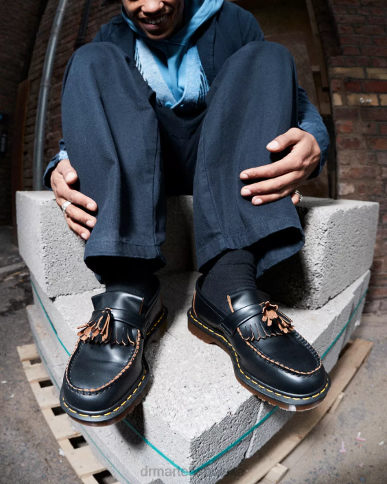 obuwie czarny kilon F28B372 Adrian Made in England skórzane mokasyny z frędzlami w stylu vintage kobiety Dr. Martens