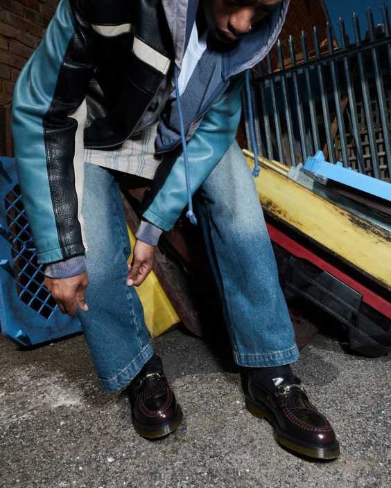 obuwie wiśniowo-czerwona arkadia i gładka F28B374 Adrian Saffle – mokasyny typu kiltie z gładkiej skóry kobiety Dr. Martens