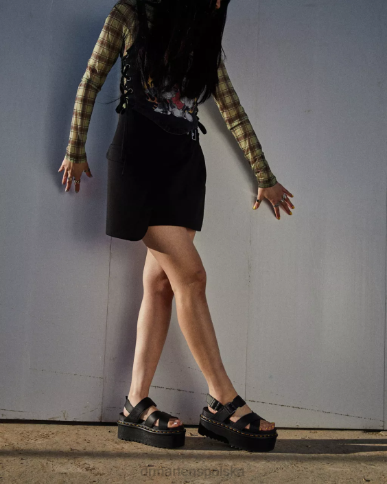 obuwie czarna Atena F28B257 Sandały na platformie Voss II Athena ze skórzanym paskiem kobiety Dr. Martens