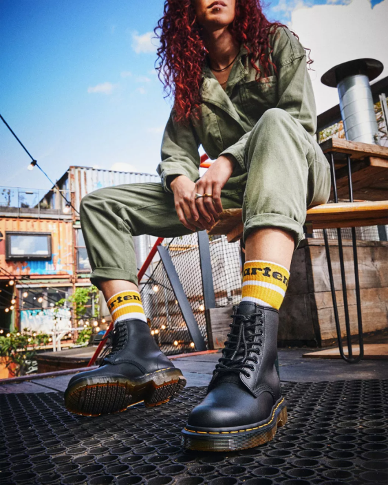 obuwie czarne przemysłowe pełne ziarno F28B386 1460 skórzane, antypoślizgowe, sznurowane buty kobiety Dr. Martens
