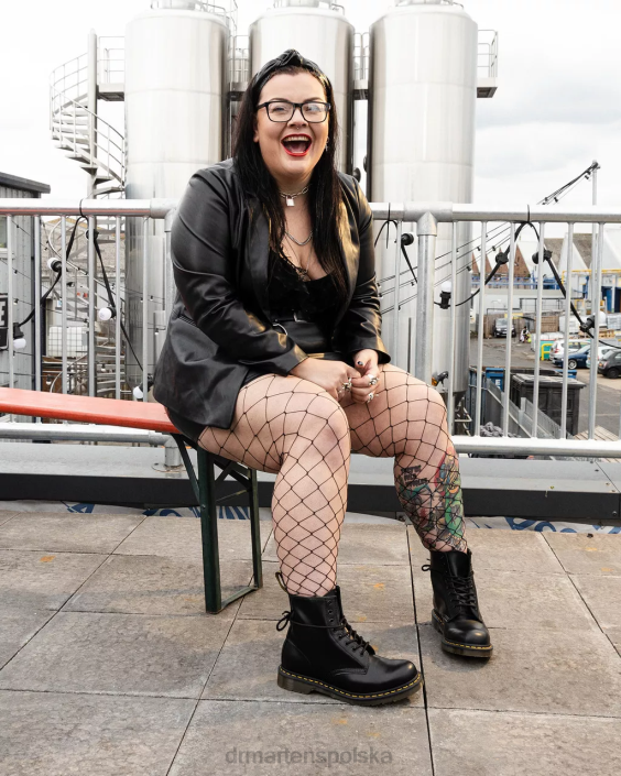 obuwie czarny gładki F28B1 Sznurowane buty z gładkiej skóry 1460 kobiety Dr. Martens