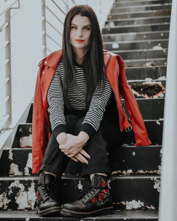 obuwie czarny miękki t F28B66 1460 VONDA Skórzane sznurowane buty w kwiaty kobiety Dr. Martens