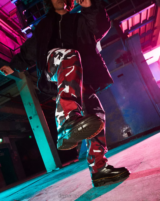 obuwie czarny polerowany gładki F28B136 Sznurowane buty na platformie Rikard z gładkiej skóry kobiety Dr. Martens