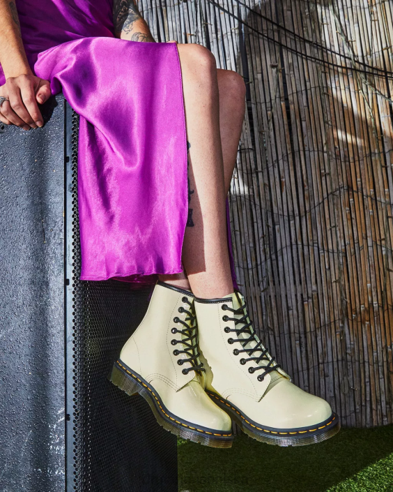 obuwie krem Lucido i lampa patentowa F28B154 Sznurowane buty ze skóry lakierowanej 1460 kobiety Dr. Martens