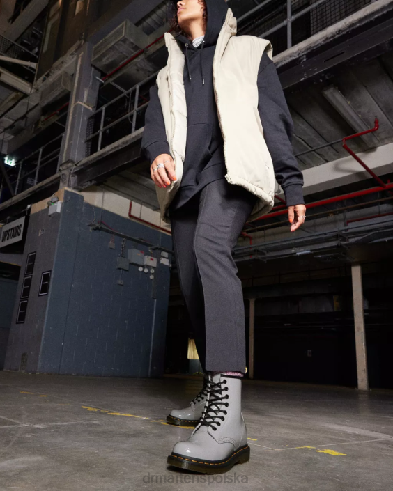 obuwie szary Lucido i lakierowany lamper F28B133 Sznurowane buty ze skóry lakierowanej 1460 kobiety Dr. Martens